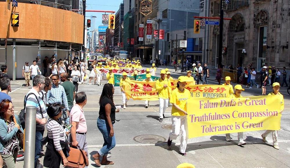Marš praktikanata Falun Gonga u Torontu 20. jula 2018. 