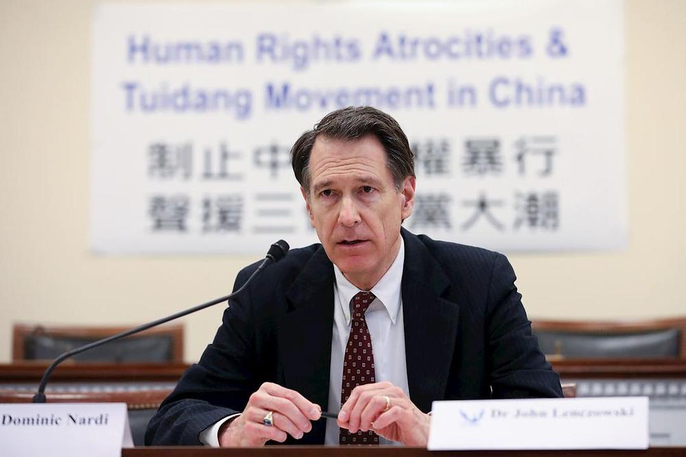 John Lenczowski iz Instituta za svjetsku politiku je rekao da se divi istrajnosti praktikanata Falun Gonga