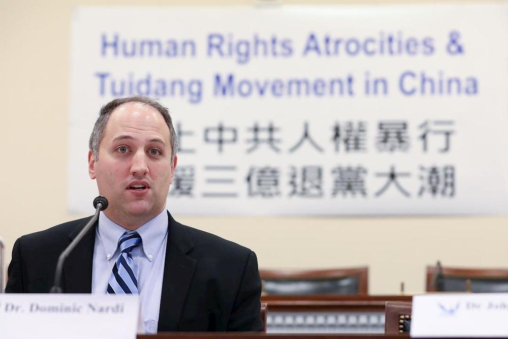 Politički analitičar Dominik Nardi, iz Komisije za međunarodne vjerske slobode (USCIRF), izjavio je da se progoni protiv Falun Gonga intenziviraju.
 