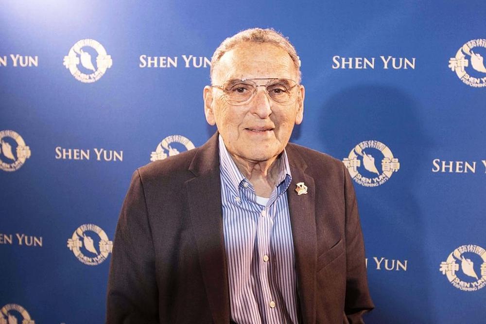 Wallace I. Levin, član Upravnog odbora San Francisco War Memorial and Performing Arts centra, na predstavi Shen Yun u San Francisku 2. januara 2019. godine.