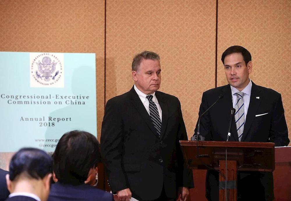 Američki senator Marco Rubio (desno) i američki zastupnik Chris Smith (lijevo), predsjedavajući i kopredsjedavajući CECC predstavili su godišnji izvještaj CECC-a za 2018. 