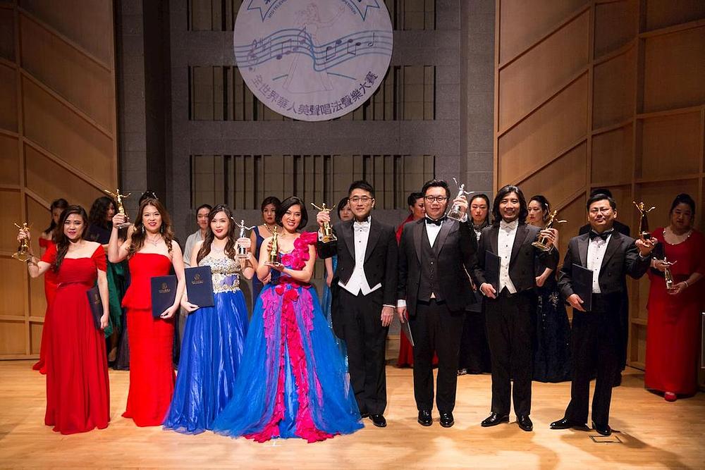Dobitnici nagrade 7. Međunarodnog kineskog vokalnog takmičenja u Engelman Hall u Baruch Performing Arts Center u New Yorku.