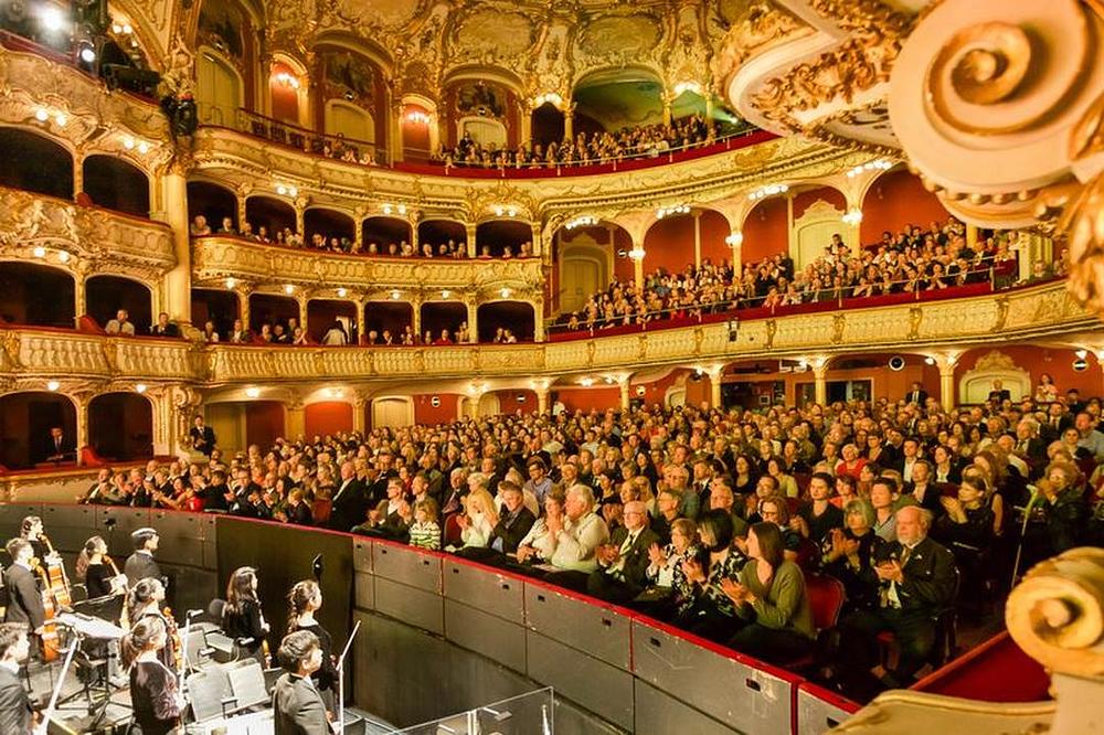 Shen Yun iz New Yorka je izvela tri rasprodane predstave u Graz operi u Grazu, u Austriji, 25. marta i 26. marta 2019. 