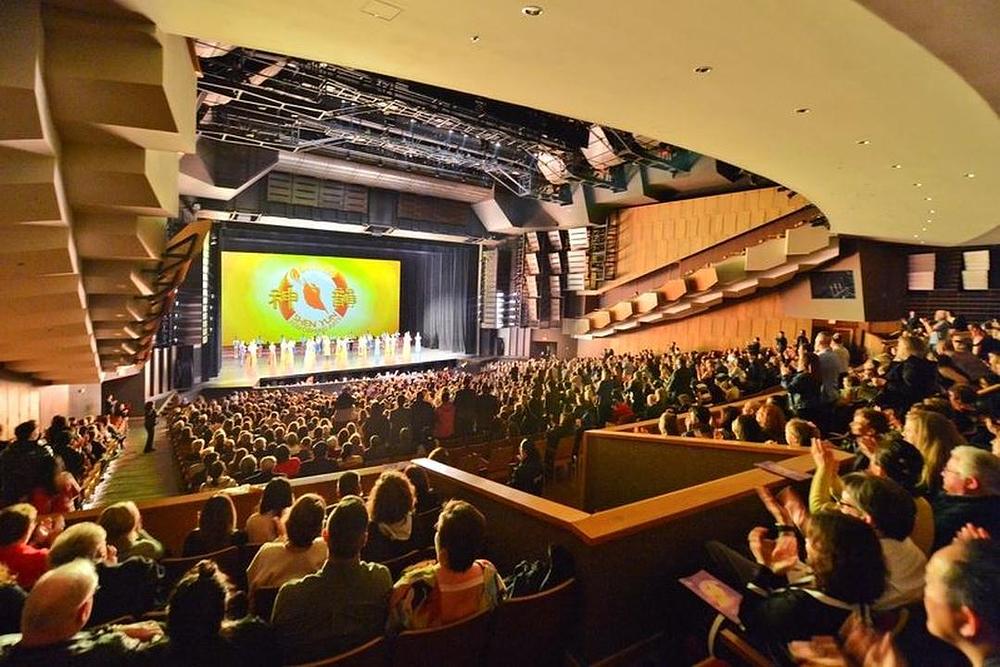 Trupa Shen Yun Touring Company je izvela tri rasprodane predstave u Vancouveru u Kanadi, 23. marta 2019. Predstave su privukle gledaoce i iz drugih kanadskih provincija i gradova.
 