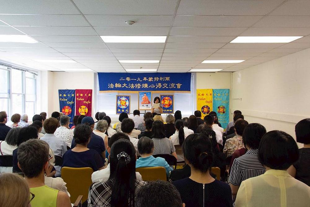 Praktikantica čita svoj rad na Falun Dafa konferenciji za razmjenu iskustava u Quebecu 2019. godine