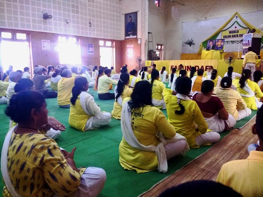 Praktikanti iz Nagpura meditirali su zajedno na Svjetski Falun Dafa dan 2019. godine.