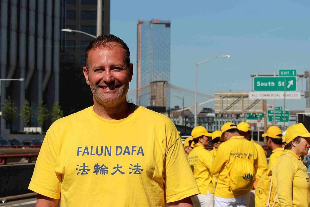 Rudy Michelon iz San Diega, vlasnik IT kompanije: „Tako sam puno dobio prakticiranjem Falun Dafa. Želim to podijeliti i s drugima ne bi li i oni imali koristi.“ 