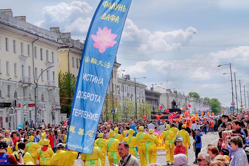 Praktikanti su se pridružili paradi održanoj tokom festivala u Angarsku 25. maja 2019.  