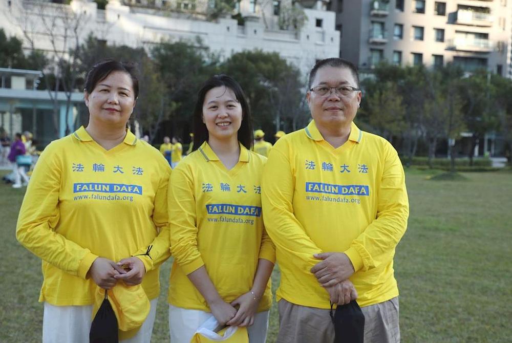 G. Yang Zhongxun i njegova porodica doživjeli dobrobiti od prakticiranja Falun Gonga.
 