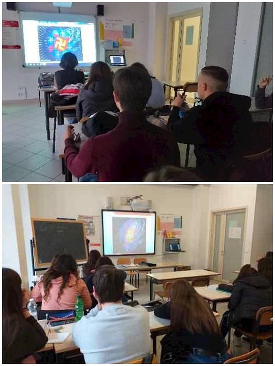 Učenici talijanske škole Accademia Leonardo gledaju uvodni video koji predstavlja Falun Dafa.