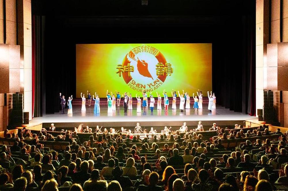 Shen Yun Performing Arts sa sjedištem u New Yorku u dvorani Le Corumu, Montpellier, u Francuskoj, 13. marta 2020. godine.