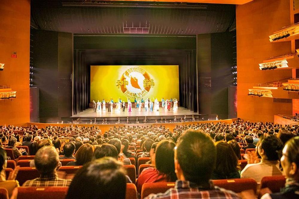  Njujorška kompanija Shen Yun započela je svoju turneju za 2020. po Aziji s rasprodanim predstavama u Prefekturalnom umjetničkom kazalištu Aichi u Nagoza u Japanu, 25. prosinca.