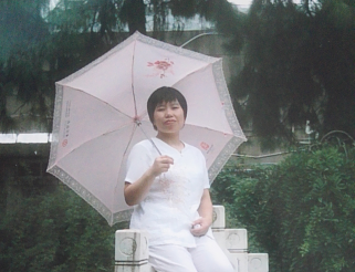 Gđa Liu Yongying prije progona
 