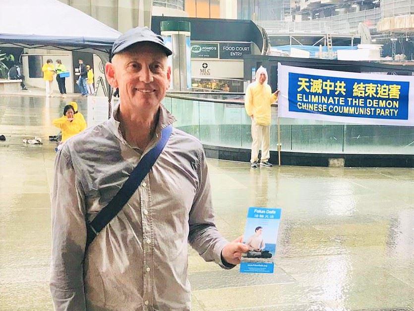Mještanin William je kazao kako se nada da će se praktikanti Falun Gonga u Kini i dalje boriti za svoje uvjerenje i bit će blagoslovljeni
 