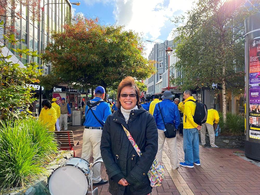 Candy je rekla da Falun Dafa inspiriše i da želi naučiti vježbe 