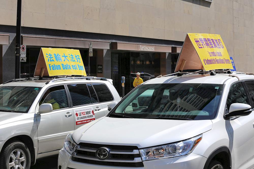 Parada automobila s porukama o Falun Dafa.