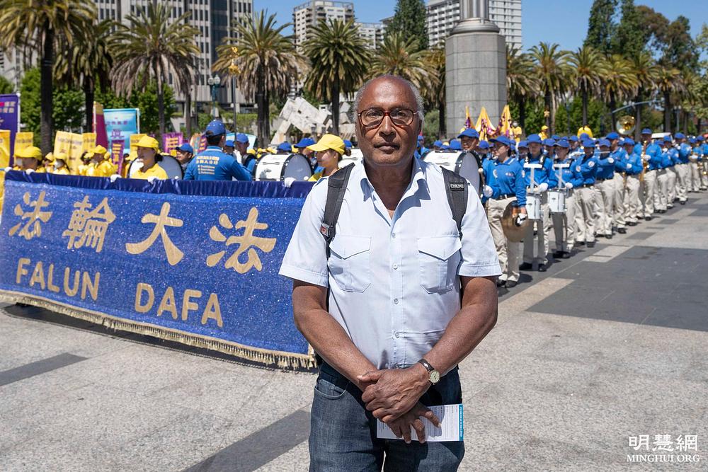 Robert Martin, zaposlen u osiguravajućem društvu u San Franciscu, je rekao da u potpunosti podržava Falun Dafa.