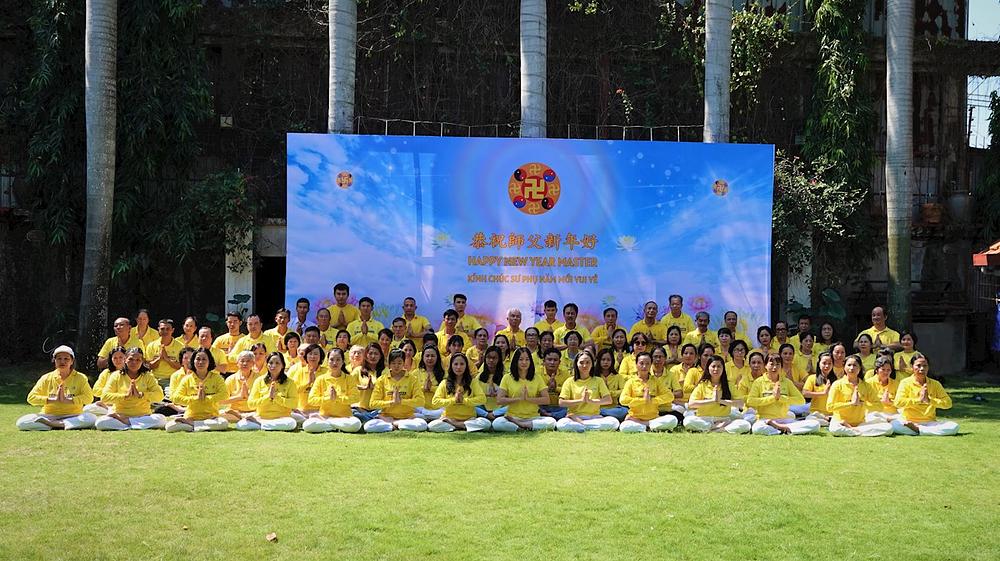 Vijetnamski praktikanti su zahvalni na fizičkim i duhovnim blagodatima koje im je donio Falun Dafa.