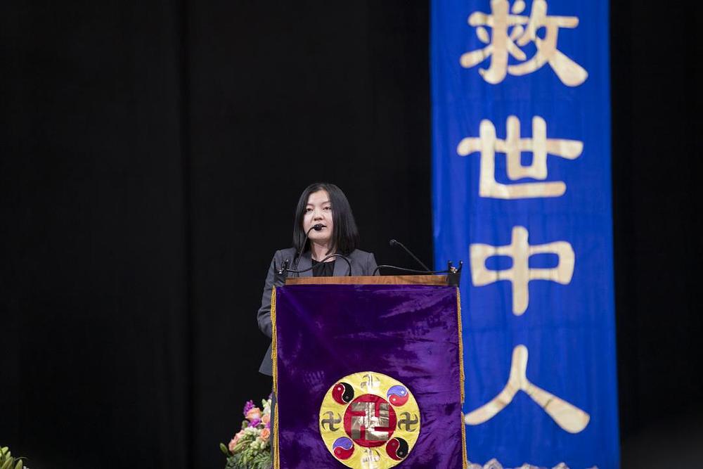 Praktikanti Falun Dafa su izmjenjivali svoja iskustva na Falun Dafa konferenciji za razmjenu iskustava o kultivaciji u Nju Yorku 2015. godine.