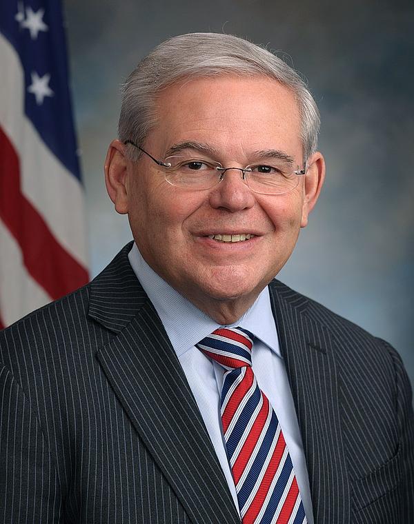Senator Robert Menendez, predsjednik senatskog odbora za vanjske odnose
 
