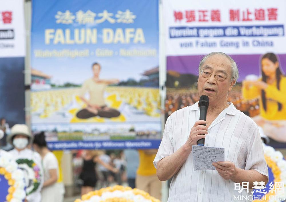Profesor Zhu Zhenhe na Falun Gong mitingu u Berlinu 