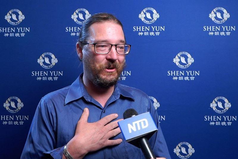 Douglas Beechwood, vlasnik Terra Media, je gledao Shen Yun u Pikes Peak Centru za scenske umjetnosti u Colorado Springsu 29. jula 2021. godine.