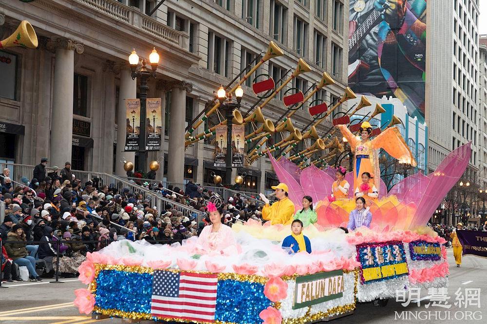 Praktikanti su prisustvovali 87. godišnjoj Paradi zahvalnosti 25. studenog 2021. godine u Chicagu.
 