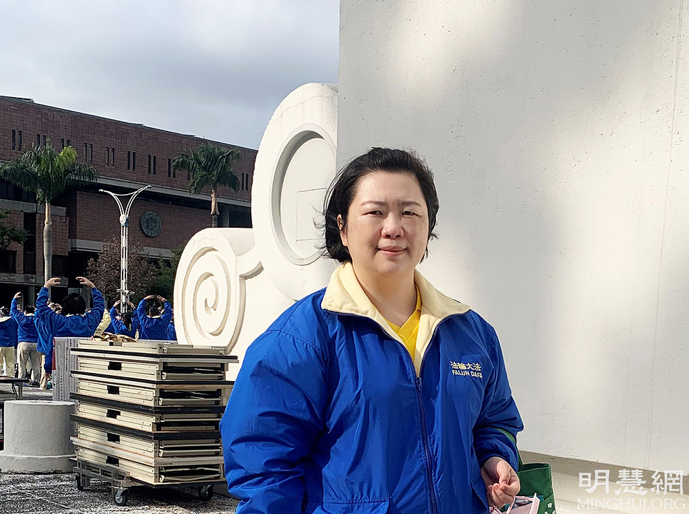 Wu Huiling je vidjela kako prakticiranje Falun Dafa ima pozitivan utjecaj na ljude. To ju je navelo da se prihvati prakse.