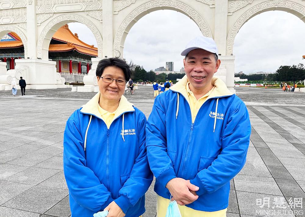Zhou Guoming je rekao da su se njegovi obiteljski odnosi poboljšali nakon što su on i njegova supruga Yu Mei počeli prakticirati Falun Dafa.