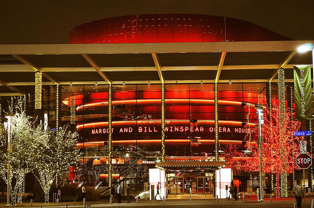 Kompanija Shen Yun New Era je izvela četiri nastupa u AT&T Performing Arts Center-Winspear Opera House u Dallasu, Teksas, od 15. do 17. aprila, a svi su nastupi bili pred prepunim dvoranama. (The Epoch Times)