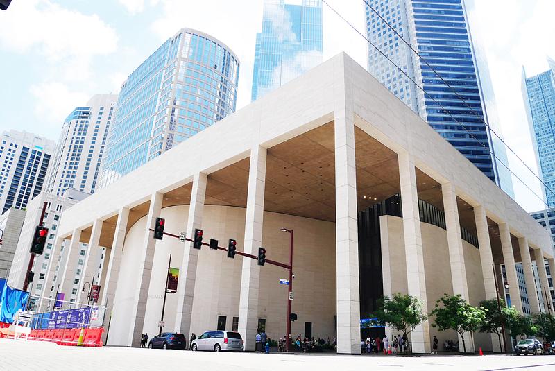 Shen Yun Touring Company izveo je četiri rasprodane predstave u dvorani Jones Hall for the Performing Arts u Houstonu, u Teksasu, od 3. do 5. lipnja. Ovim je završena turneja ove umjetničke tvrtke s 15 predstava u Houstonu, kao i turneja od 50 predstava u 10 gradova u Teksasu. (The Epoch Times) 