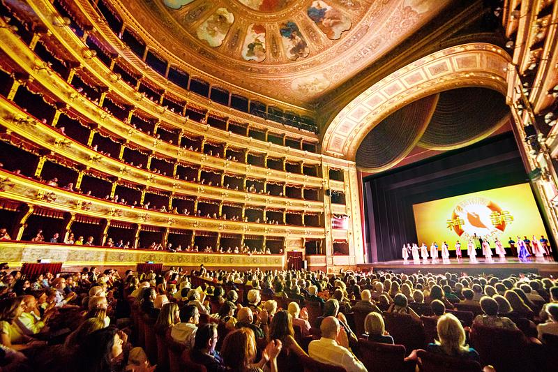The Shen Yun New York Company u Teatro Massimo u Palermu, Italija, 18. juna. Trupa je izvela pet predstava u Palermu od 15. do 18. juna, sve pred prepunim dvoranama. (The Epoch Times)