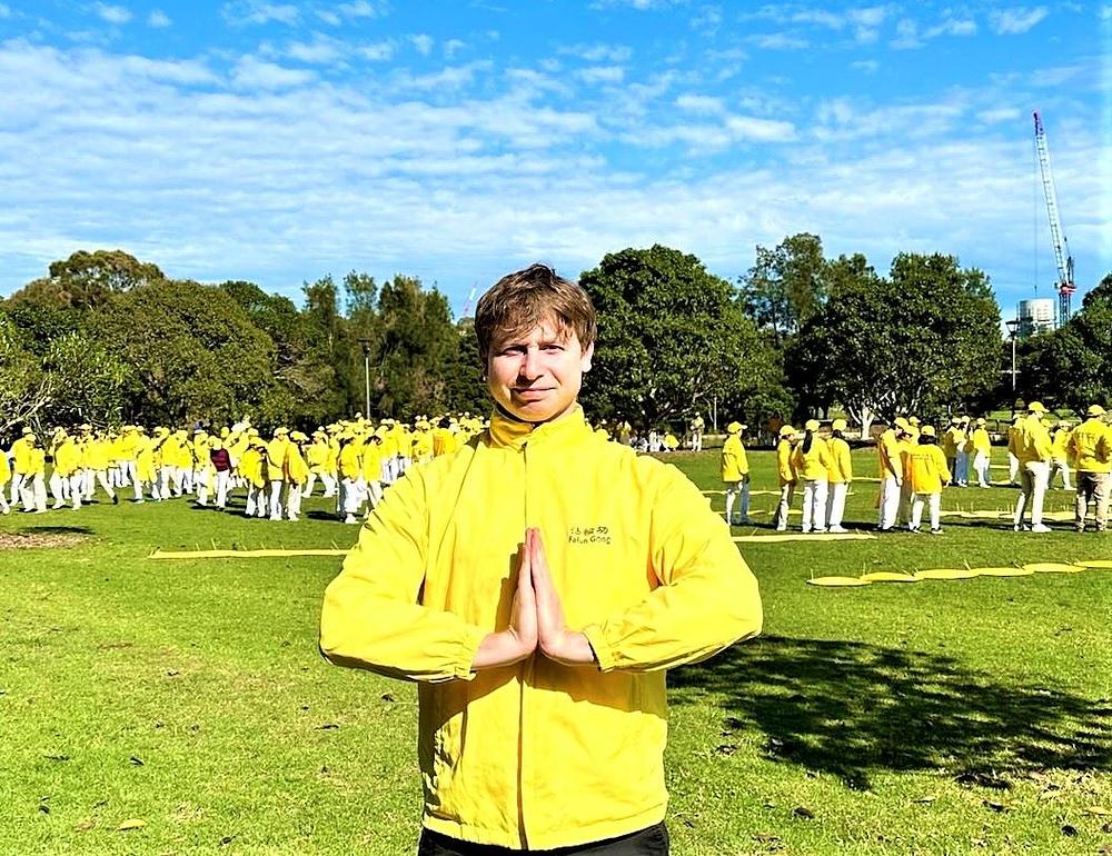  Flinders Stouk prisustvuje Falun Dafa događaju u Jubilee Parku 8. oktobra 2022.
