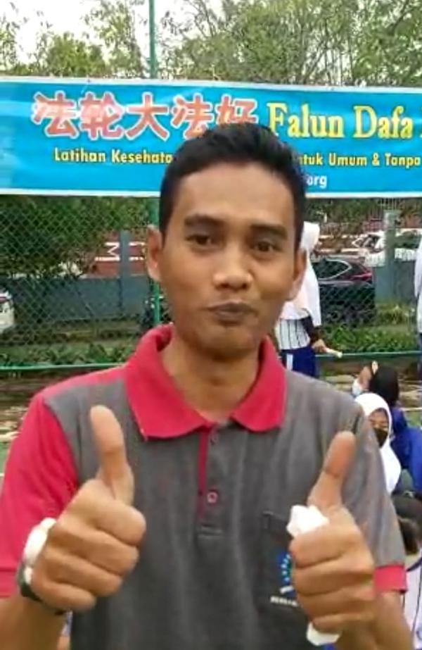 Arif Yudistira, direktor srednje škole Kartini, je rekao da će sa Falun Dafa upoznati više učenika i nastavnika u svojoj školi.
 