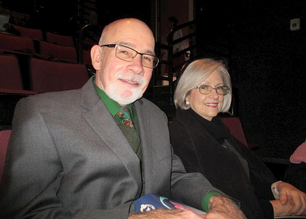 Louis Farrell, programski direktor u Službi za imigraciju i carinu (ICE), i njegova supruga Carolyn na nastupu Shen Yun u Fairfaxu, Virginia, 22. januara (The Epoch Times)
