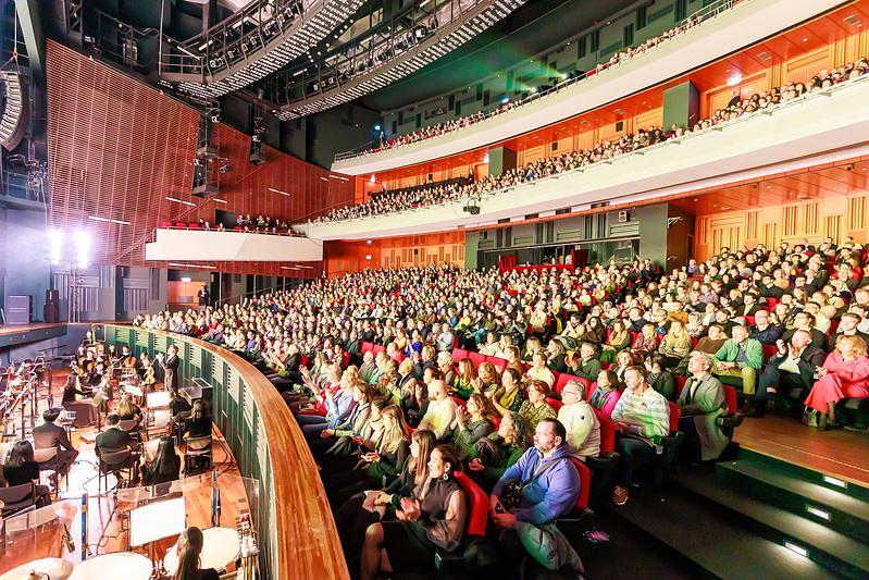 Shen Yun Global Company u Nieuwe Luxor teatru u Roterdamu, Holandija, 26. januara. Kompanija je izvela četiri predstave u Roterdamu od 24. do 26. januara, sve pred prepunim dvoranama. (The Epoch Times)
 