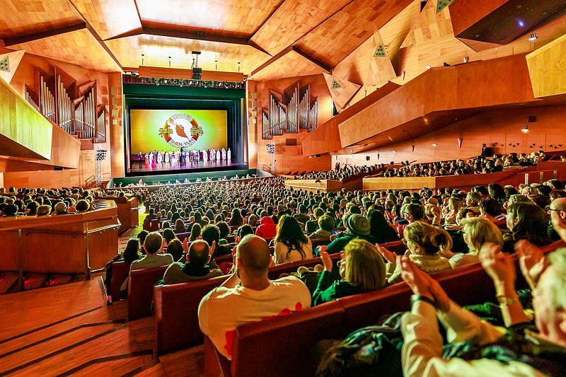 Shen Yun Global Company na rasprodanoj  predstavi u Palacio Euskalduna u Bilbaou, Španija, 29. januara. (The Epoch Times)
 