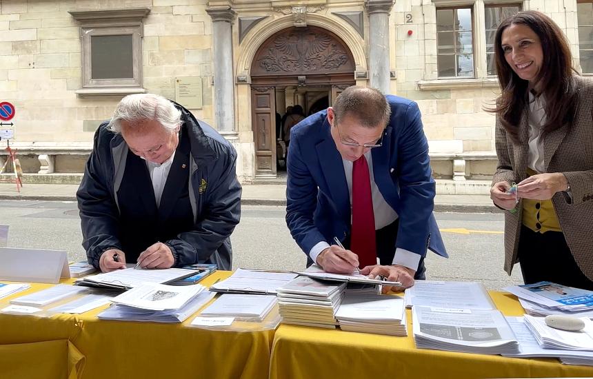 Dva člana Državnog vijeća Ženeve potpisala su peticiju kojom se poziva na prekid progona u Kini.
 