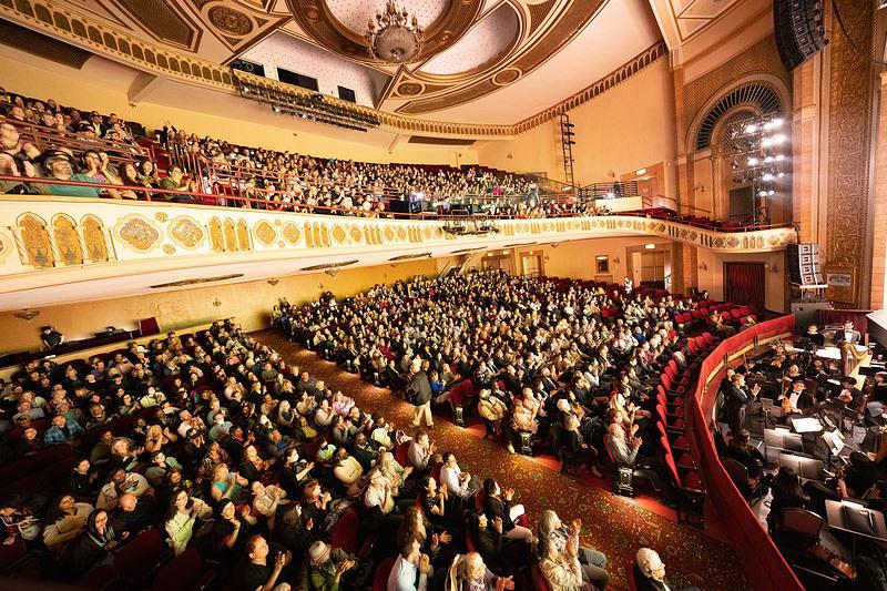 Shen Yun Global Company u The Palace Theatre u Stamfordu, Connecticut, popodne 29. aprila. Trupa je izvela pet predstava u Stamfordu, od 27. do 30. aprila, sve pred prepunim dvoranama. (The Epoch Times)