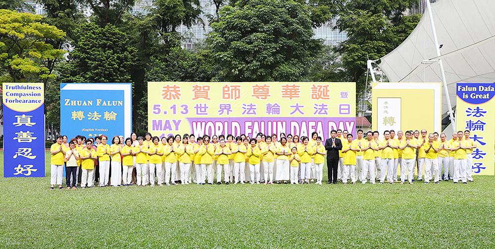 Praktikantska manifestacija u Singapuru održana 2. maja povodom proslave Svjetskog dana Falun Dafa