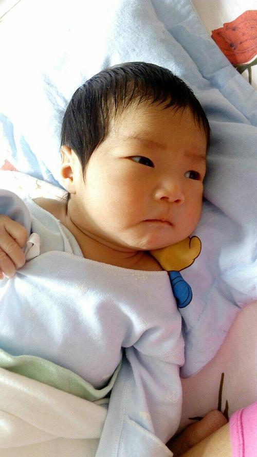 Wangova kćerka snimljena ubrzo nakon rođenja
