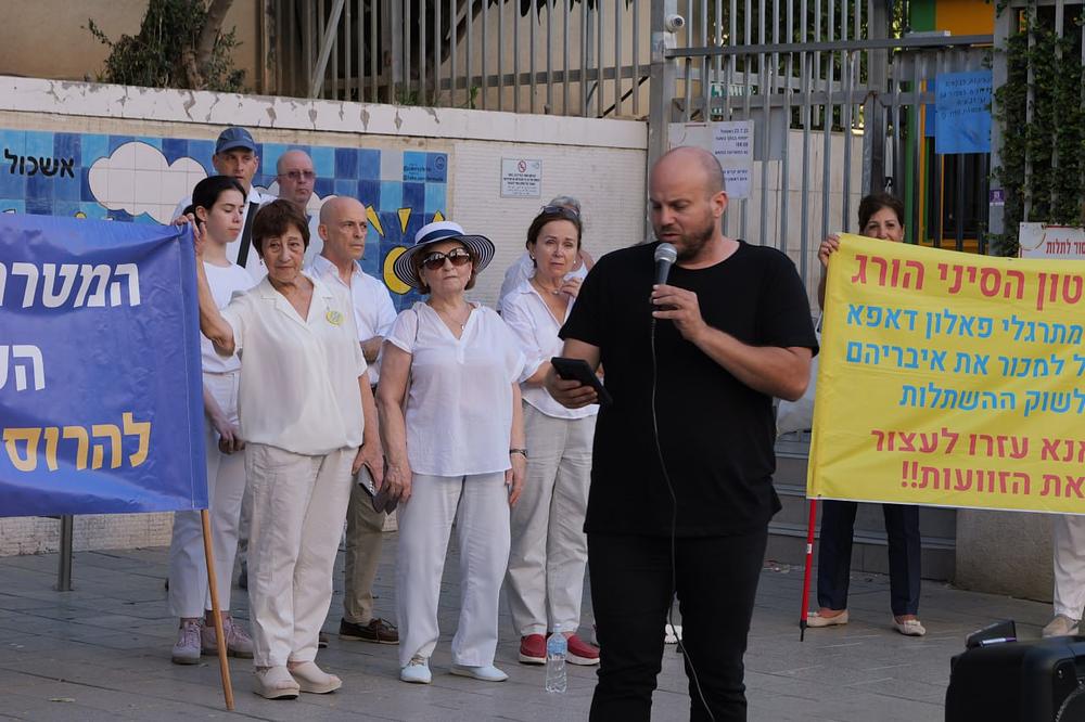 Dr. Oz Guterman, predavač na univerzitetu, je govorio na skupu u Tel Avivu 20. jula 2023. i kazao: „Svijet bez suosjećanja je opasan svijet za život.“
