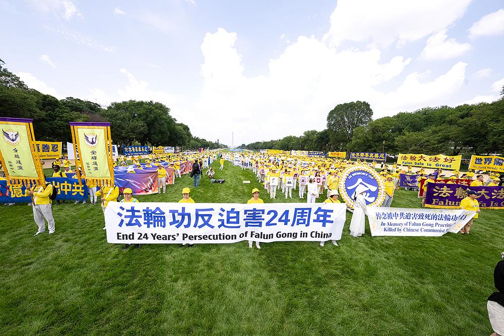  Falun Gong praktikanti su se mirno okupili u National Mallu 20. jula 2023.