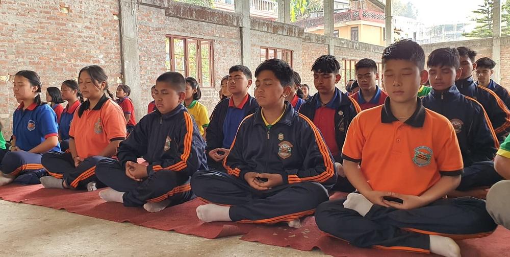 Falun Dafe kursevi su održani u 13 škola širom udaljenog indijskog grada Mirika.