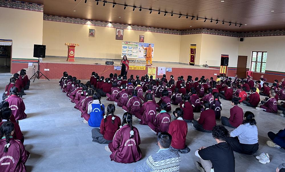 Predavanja o Falun Dafa održana su u 13 škola.