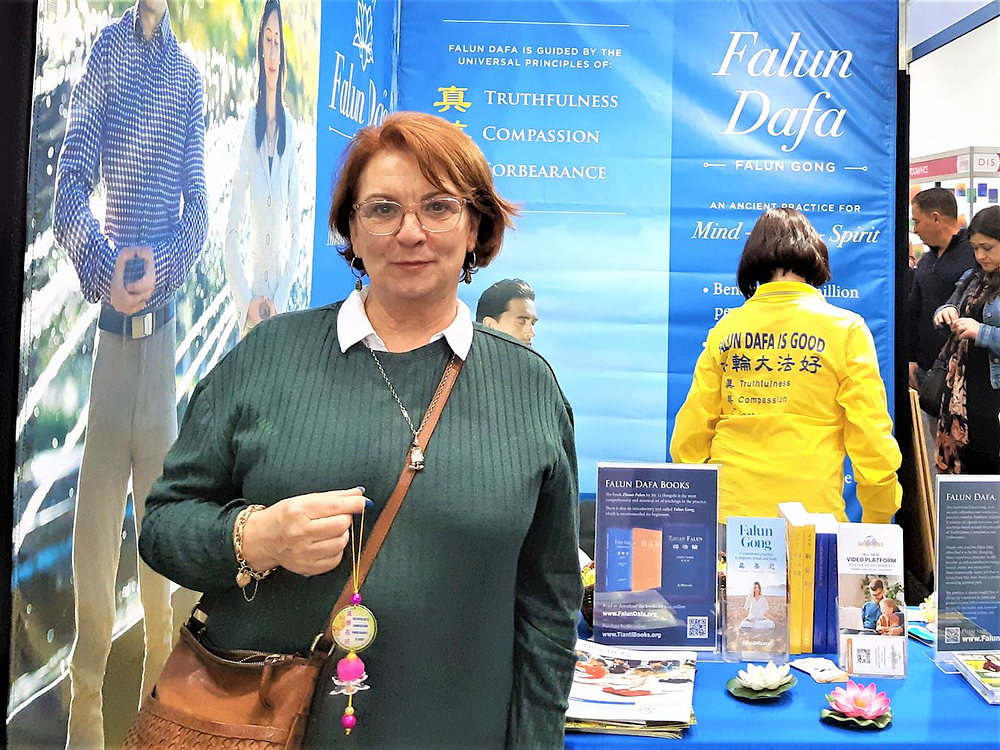 Maggie Rowan želi učiti Falun Dafa