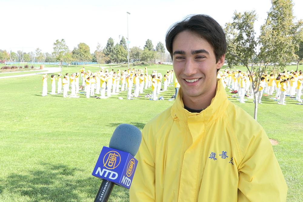Daniel Bleibtreu odrastao je prakticirajući Falun Dafa.