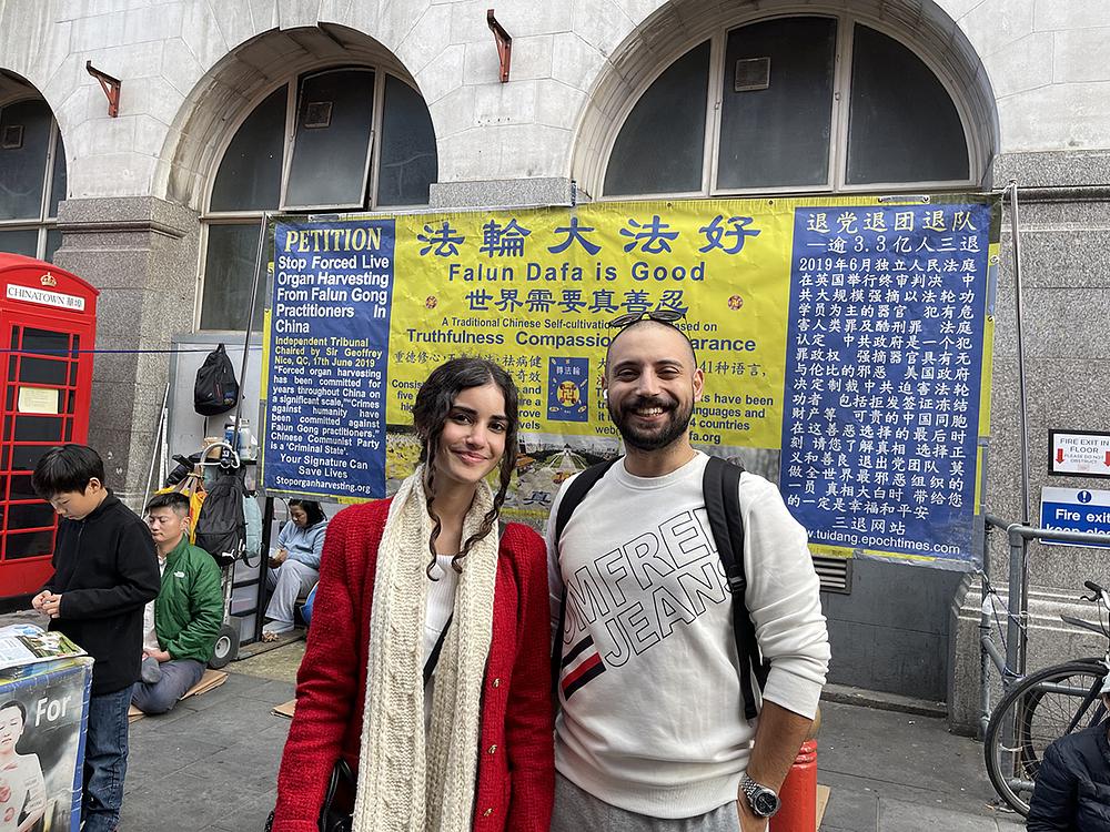  Ahmed i Huda iz Jordana podržavaju Falun Dafa jer su svjesni brutalne prirode KPK.