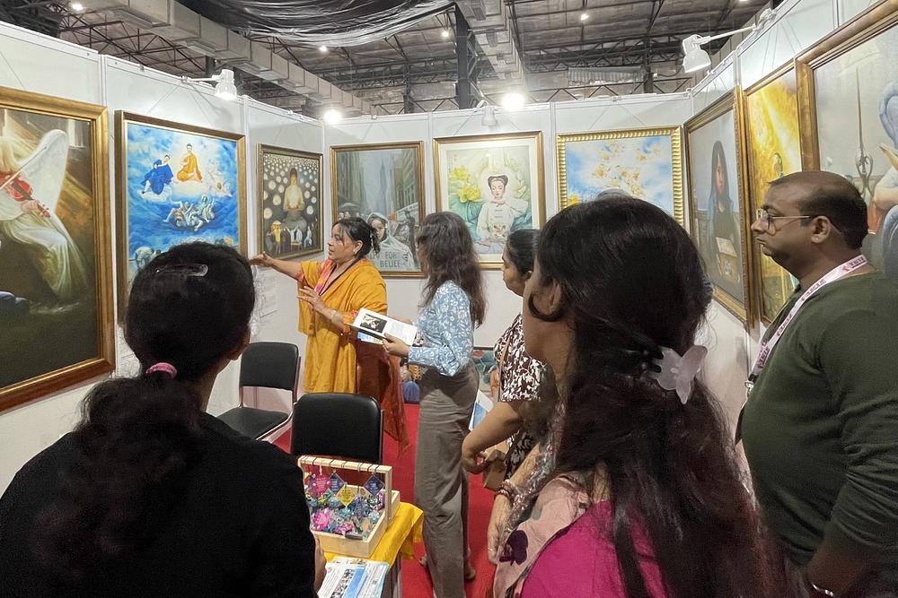 Izložbeni prostor dodijeljen Dafa praktikantima tijekom HAAT eventa u indijskom Mumbaiu