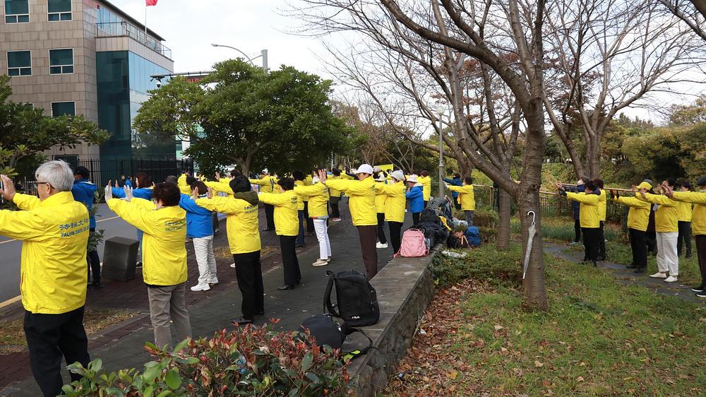 Falun Gong praktikanti su se okupili tražeći istragu i kažnjavanje počinitelja